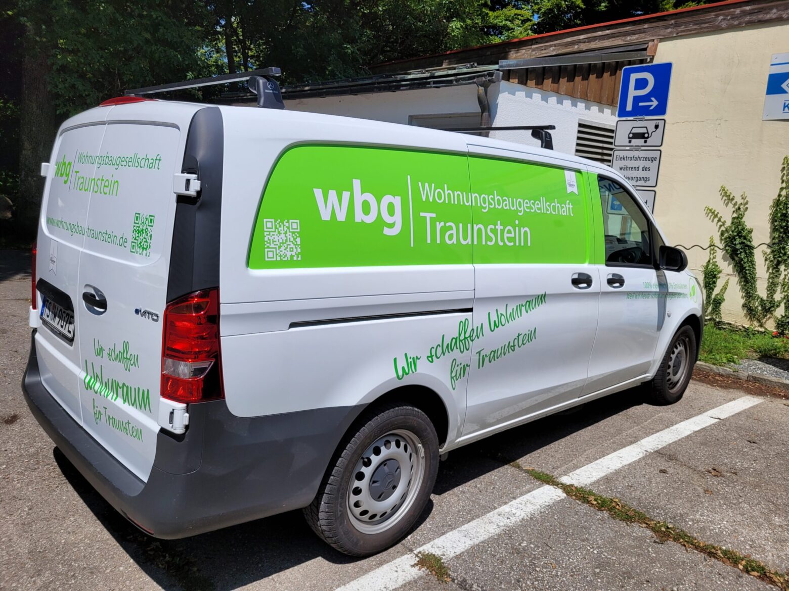 Nachhaltige Mobilität: wbg Traunstein investiert in Elektrofahrzeuge für Handwerker und Hausmeister